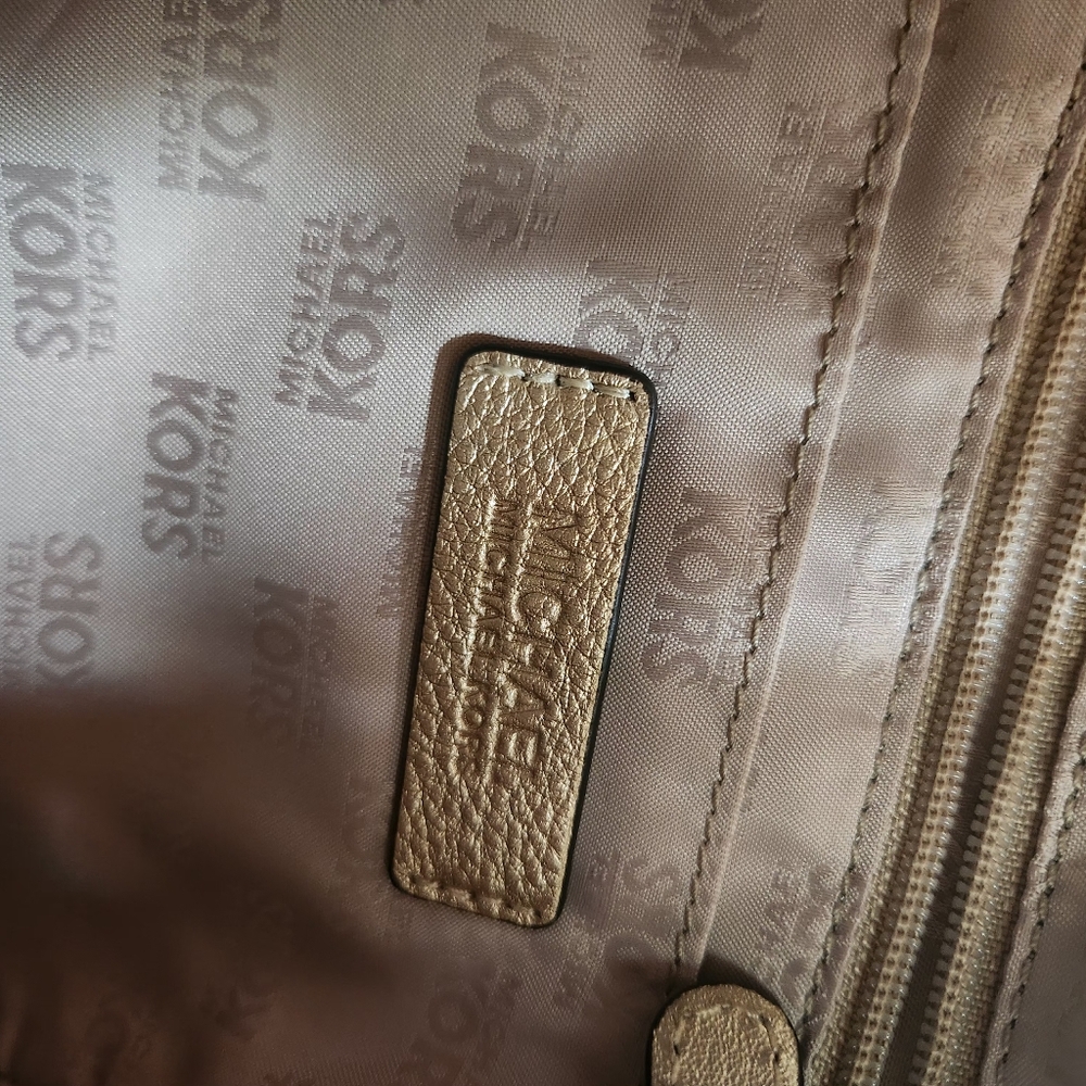 Michael Kors Gold Hobo Bag. Great Preloved Condition. - Picture 8 of 9